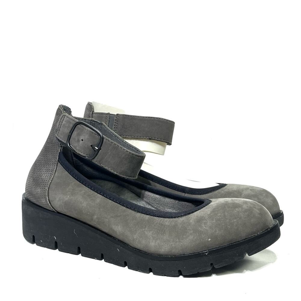 Earth Zurich Sion Soft Buck Womens Gray Nubuck Strap Flats
 7 NEW